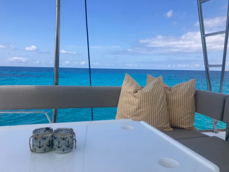 Catamaran à louer à Ibiza Magna au meilleur prix