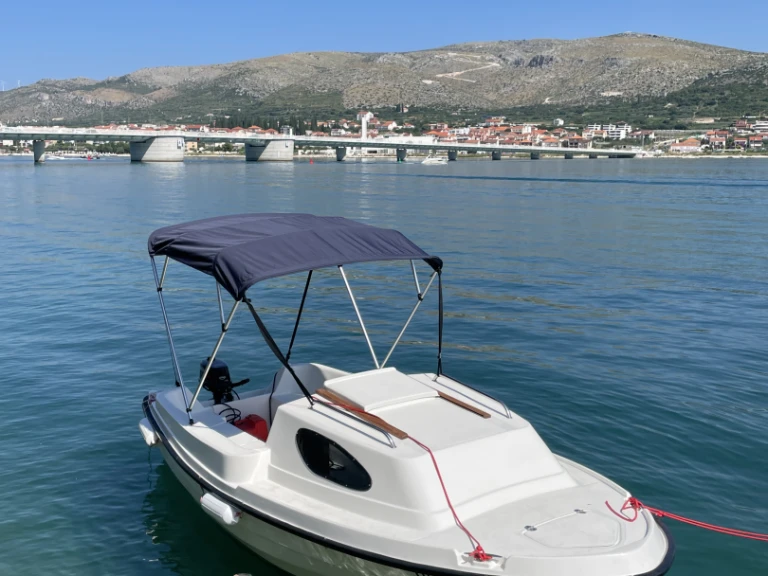 Location Bateau à moteur Adria avec permis