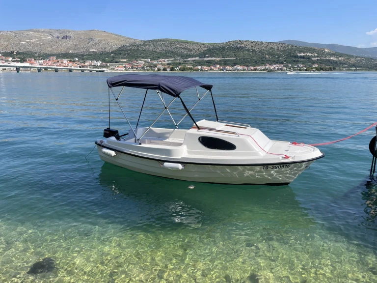 Bateau à moteur à louer à Trogir au meilleur prix