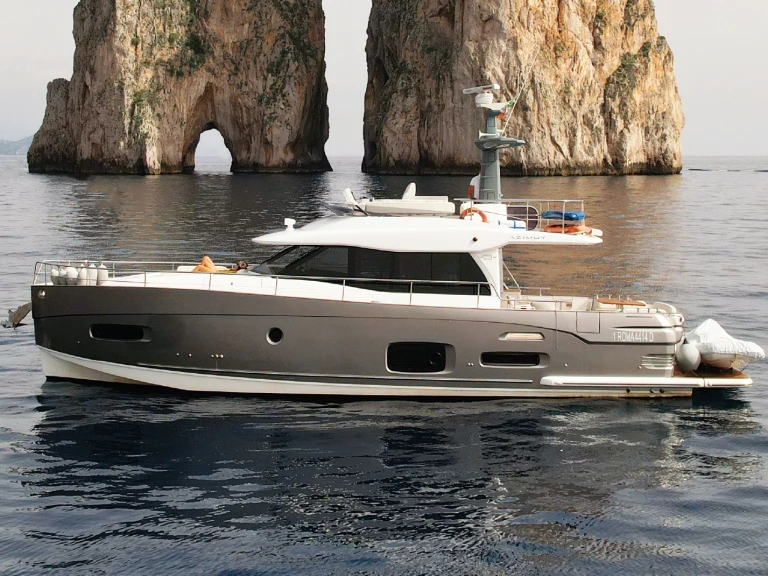 Location Bateau à moteur à Naples - Azimut Azimut Magellano 53