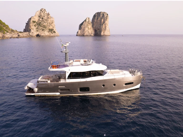 Location Bateau à moteur Azimut avec permis