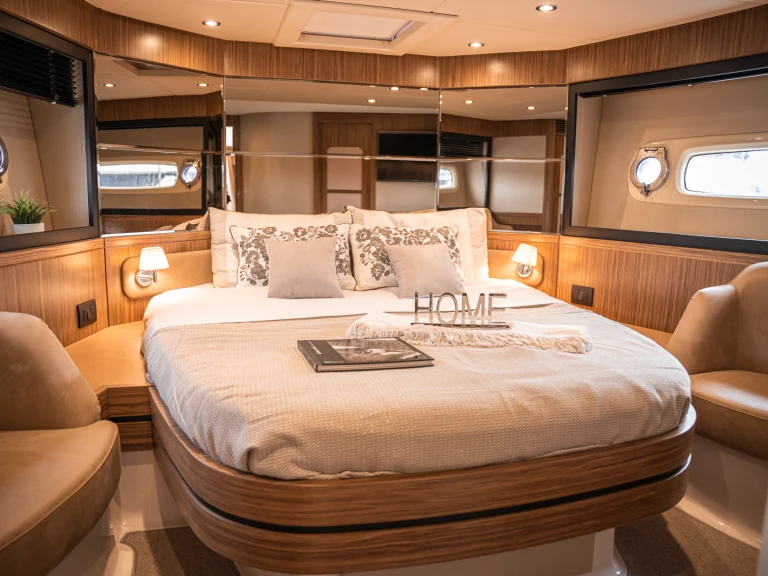 Bateau à moteur à louer à Naples au meilleur prix
