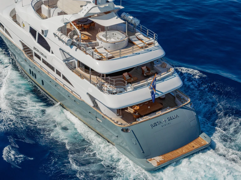 Benetti Vision 145  a louer à Athènes