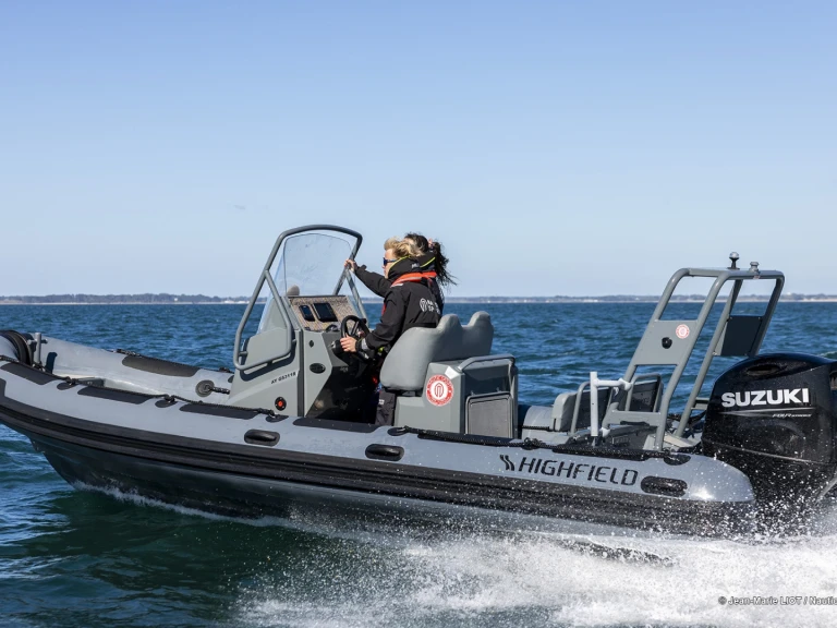 Highfield Patrol 660 a louer à La Trinité-sur-Mer
