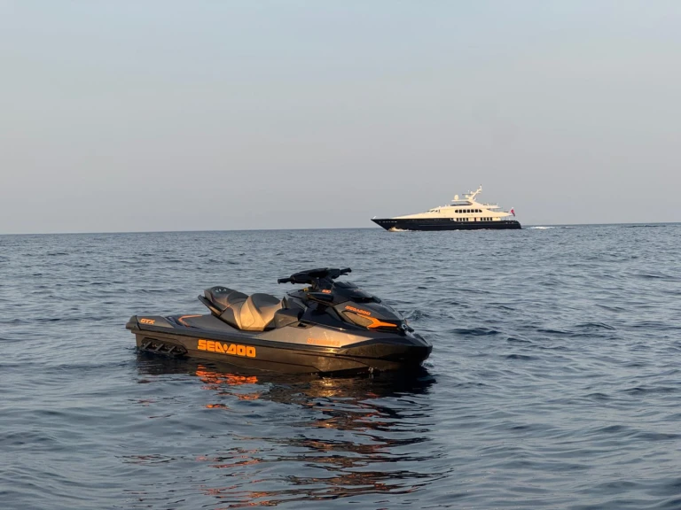 Louer Jet ski avec ou sans skipper Sea-Doo à Saint-Tropez