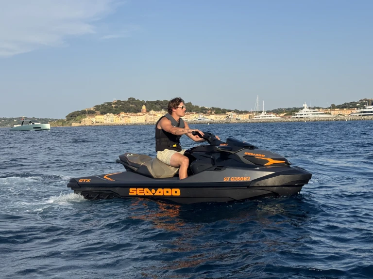 Sea-Doo GTX 230 a louer à Saint-Tropez