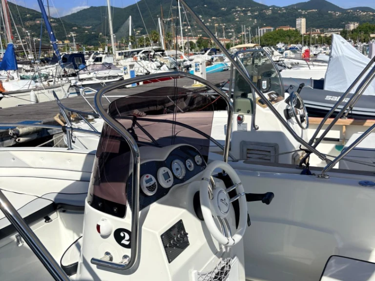 Louer Bateau à moteur avec ou sans skipper Trimarchi à La Spezia