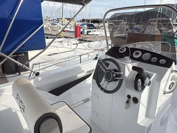 Louer Bateau à moteur avec ou sans skipper Trimarchi à La Spezia