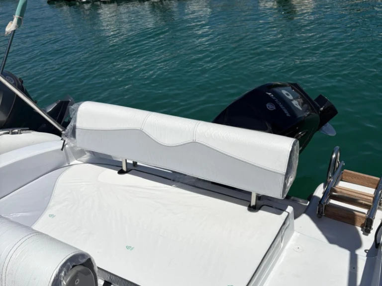 Location Bateau à moteur Trimarchi avec permis