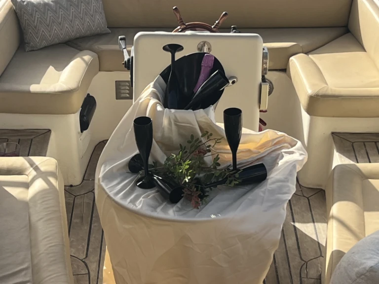 Louer Bateau à moteur avec ou sans skipper A HELLAS à Faliraki