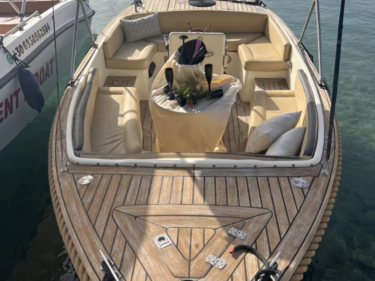 Location Bateau à moteur A HELLAS avec permis