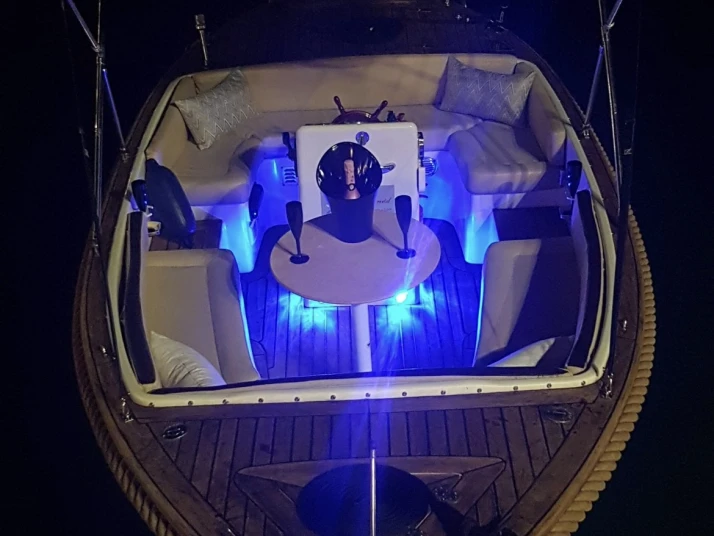 Bateau à moteur à louer à Faliraki au meilleur prix
