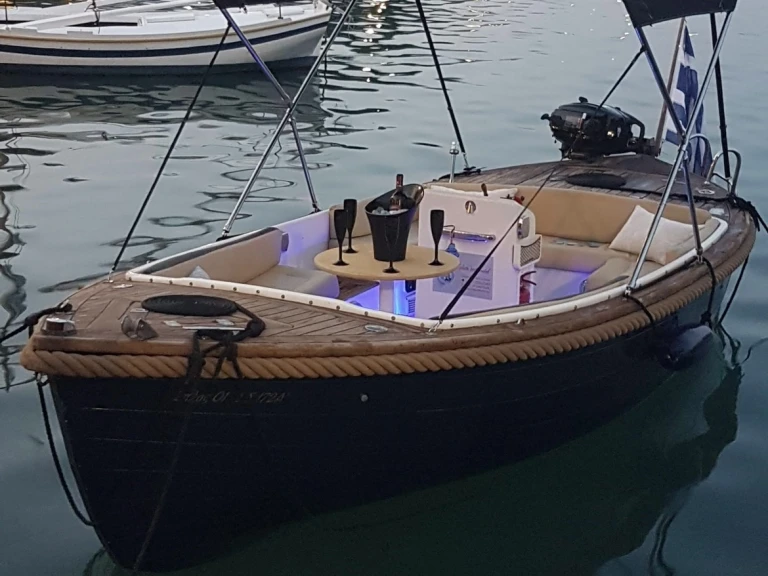 A HELLAS Madalena a louer à Faliraki