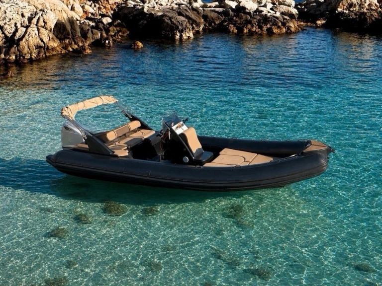 Louer Semi-rigide avec ou sans skipper gomini à Saint-Cyr-sur-Mer