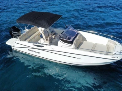 Hire Motorboat Quicksilver with a boat licence