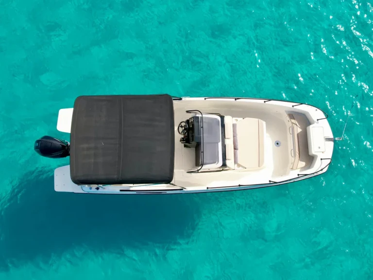 Quicksilver Activ 805 Open a louer à Marina de Dénia