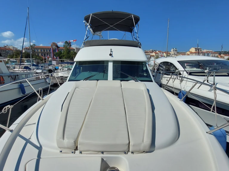 Location à Vieux Port de Cannes - Jeanneau Prestige 36 Fly sur SamBoat