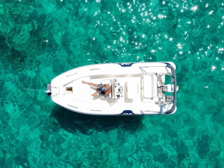 Location bateau Quicksilver Activ 595 Cruiser à Porto San Paolo sur Samboat