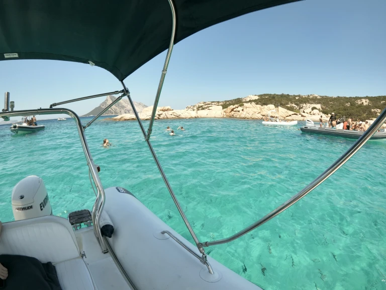 Location Bateau à moteur à Porto San Paolo - Quicksilver Activ 595 Cruiser