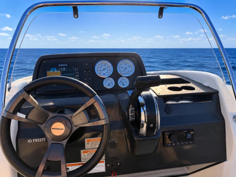 Location Bateau à moteur Quicksilver avec permis