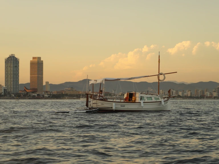 Bateau à moteur à louer à Port Olympique de Barcelone au meilleur prix