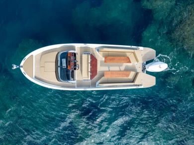 Motorboat for rent Llançà at the best price