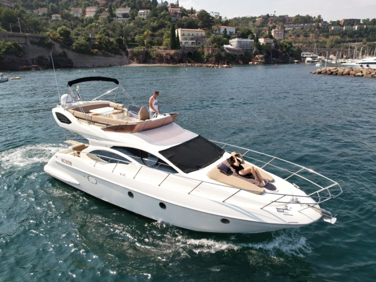 Louez un Azimut Azimut 43 Fly à Mandelieu-la-Napoule