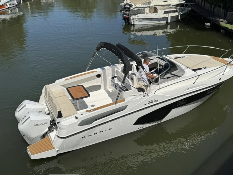 Location Bateau à moteur Karnic avec permis