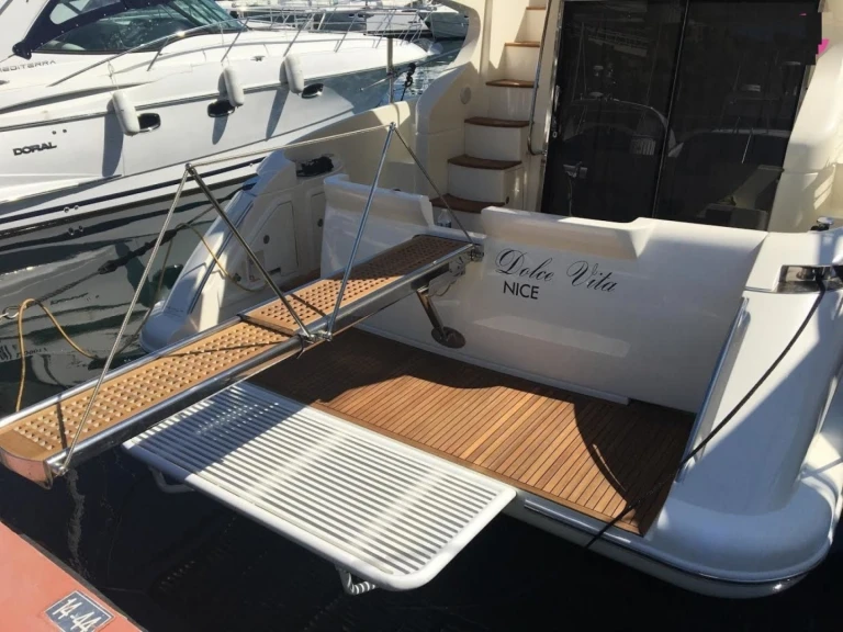Location Bateau à moteur à Mandelieu-la-Napoule - Azimut Azimut 43 Fly