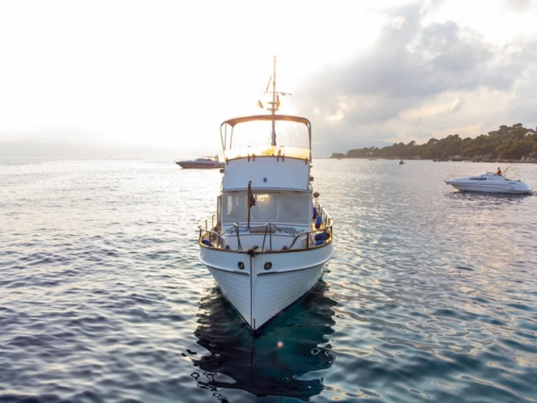Location bateau Cannes pas cher Grand Banks 36 Classic