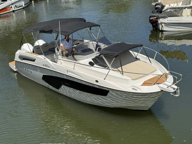 Bateau à moteur à louer à Mandelieu-la-Napoule au meilleur prix