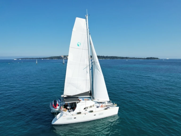 Louer Catamaran avec ou sans skipper Lagoon à Cannes