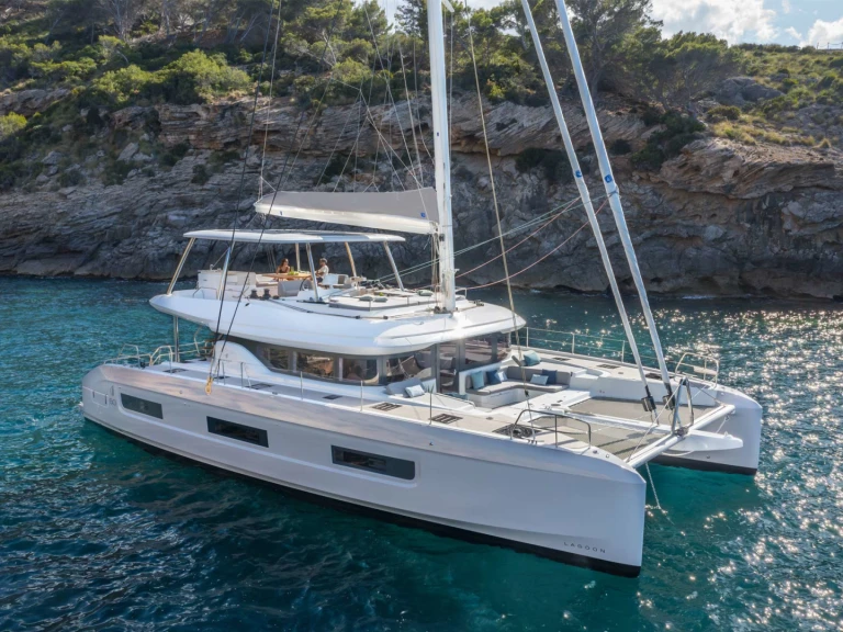Louer Catamaran avec ou sans skipper Lagoon à Nisida