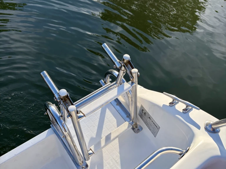 Bateau à moteur à louer à Mandelieu-la-Napoule au meilleur prix