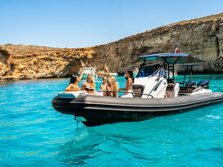 Semi-rigide à louer à Il-Kalkara au meilleur prix