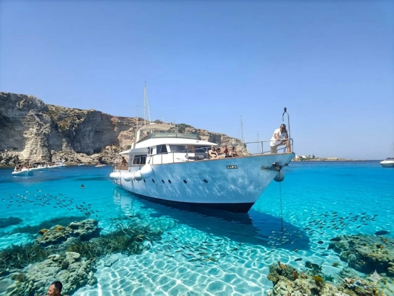 Louez un DeCesari Shalimar IV à Trapani