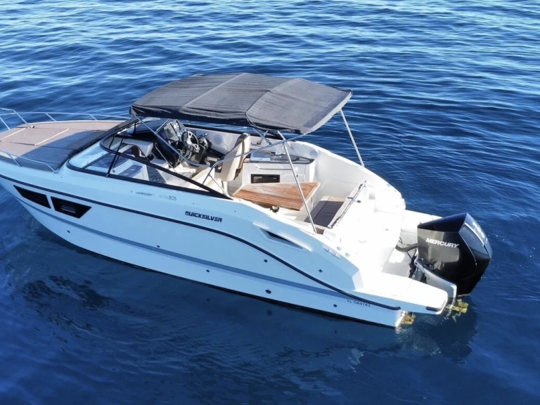 Location bateau La Rochelle pas cher Activ 805 Cruiser