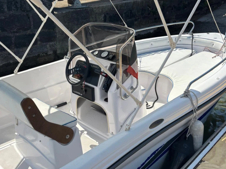 Louer Bateau à moteur avec ou sans skipper Ranieri à Ghiffa