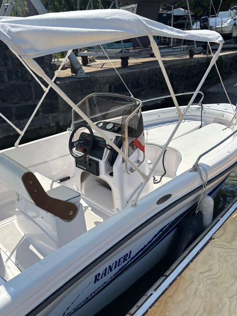 Louer Bateau à moteur avec ou sans skipper Ranieri à Ghiffa
