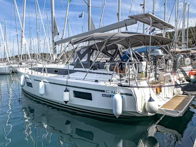 Bavaria Bavaria C42 a louer à Trogir