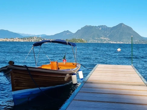 Bateau à moteur à louer à Ghiffa au meilleur prix