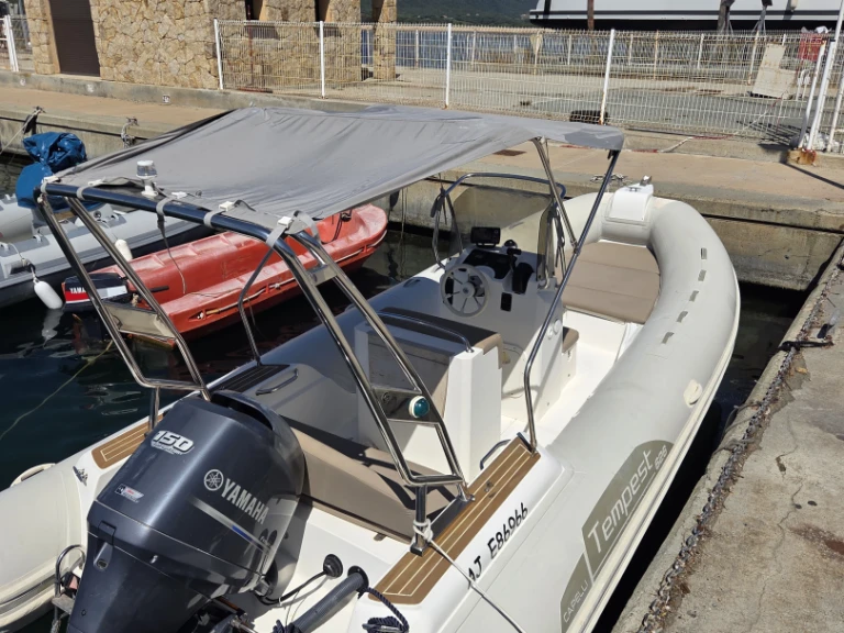 Location Semi-rigide à Propriano - Capelli Tempest 750