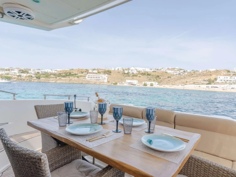 Location bateau Azimut LIMAYA à Álimos sur Samboat