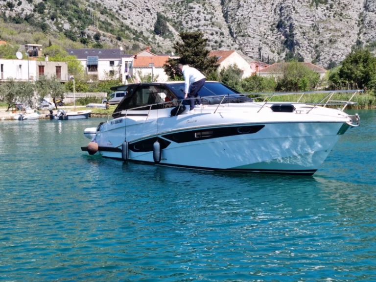 Louer Bateau à moteur avec ou sans skipper Rio Yachts à Sibenik