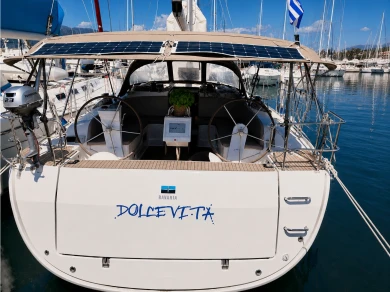 Sailboat to hire Gouviá at the best price