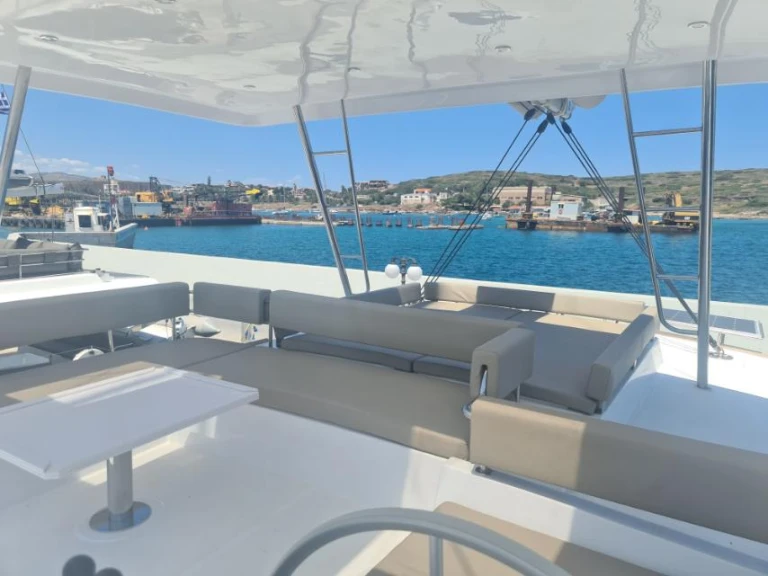 Catamaran à louer à Lávrio au meilleur prix