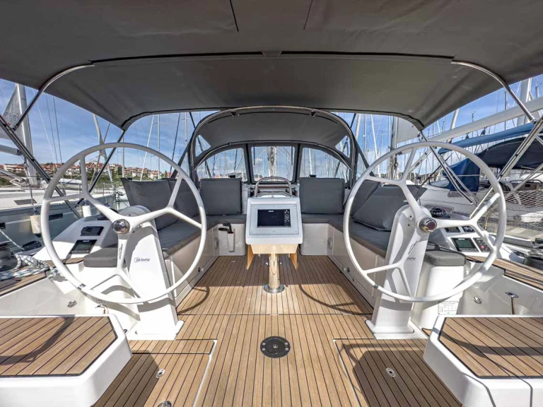 Louez un Bavaria Bavaria C42 à Trogir