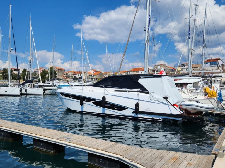 Location bateau Sibenik pas cher Parana 38