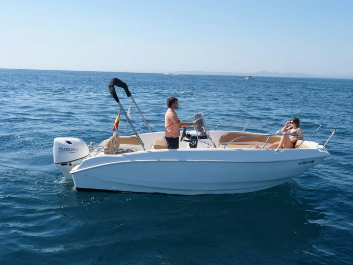Bateau à moteur à louer à Roses au meilleur prix