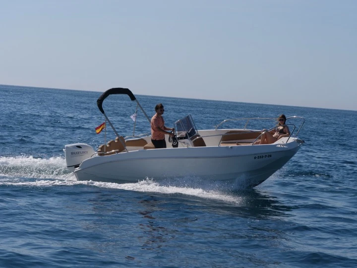 Bateau à moteur à louer à Roses au meilleur prix